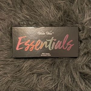 Violet Voss Essentials Palette